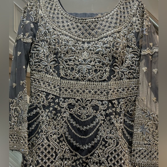 Traditional Indian clothing women - Picture 2 of 6